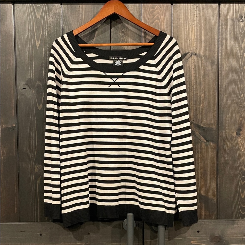 United States Sweaters Black and White Striped Pullover